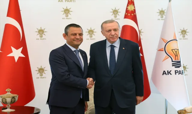 Cumhurbaşkanı Erdoğan, CHP Genel Başkanı Özel’i kabul etti Cumhurbaşkanı Erdoğan, CHP Genel Başkanı Özel’i kabul etti