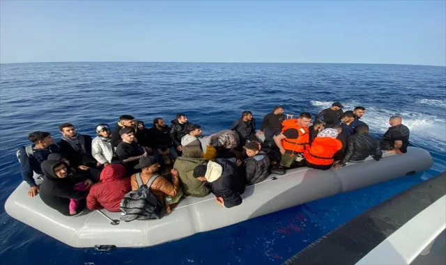 Fethiye açıklarında 38 düzensiz göçmen kurtarıldı Fethiye açıklarında 38 düzensiz göçmen kurtarıldı