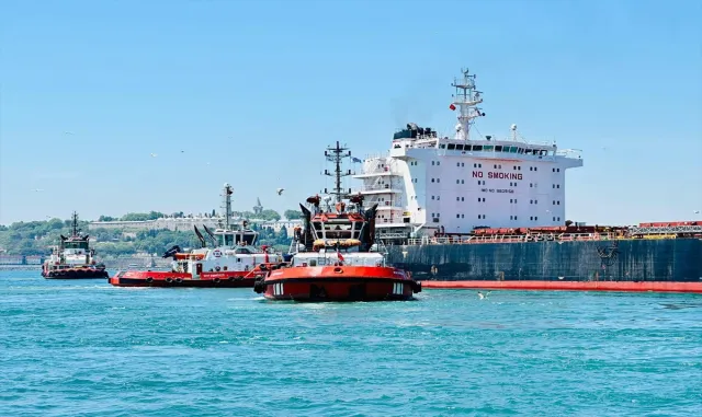 GÜNCELLEME 2 - İstanbul Boğazı’nda karaya oturan yük gemisi kurtarıldı GÜNCELLEME 2 - İstanbul Boğazı’nda karaya oturan yük gemisi kurtarıldı