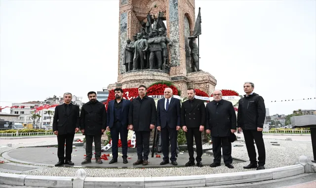 İstanbul’da 1 Mayıs Emek ve Dayanışma Günü kutlanıyor İstanbul’da 1 Mayıs Emek ve Dayanışma Günü kutlanıyor