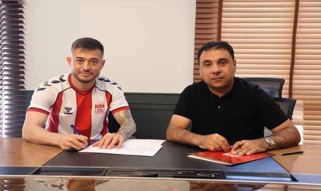 Sivasspor’da Alaaddin Okumuş’un sözleşmesi yenilendi Sivasspor’da Alaaddin Okumuş’un sözleşmesi yenilendi