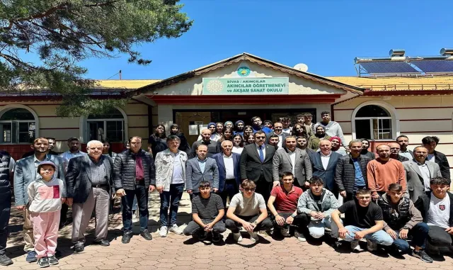 Akıncılar’da YKS’ye katılacak öğrenciler yemekte moral buldu Akıncılar’da YKS’ye katılacak öğrenciler yemekte moral buldu