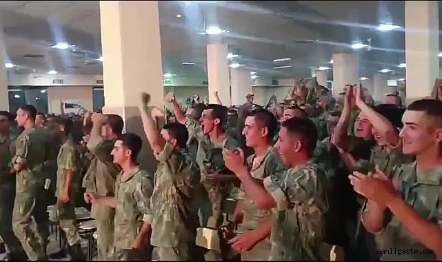 Azerbaycan askerleri Türkiye-Çekya maçını coşkuyla takip etti... Azerbaycan askerleri Türkiye-Çekya maçını coşkuyla takip etti...