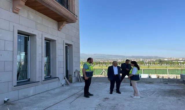 Başkan Büyükkılıç, yapımı devam eden inşaat şantiyelerini inceledi Başkan Büyükkılıç, yapımı devam eden inşaat şantiyelerini inceledi