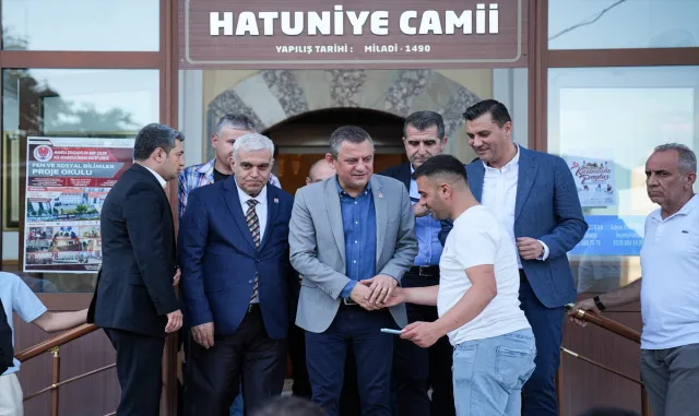 CHP Genel Başkanı Özel, Manisa’da bayram namazının ardından açıklama yaptı: CHP Genel Başkanı Özel, Manisa’da bayram namazının ardından açıklama yaptı: