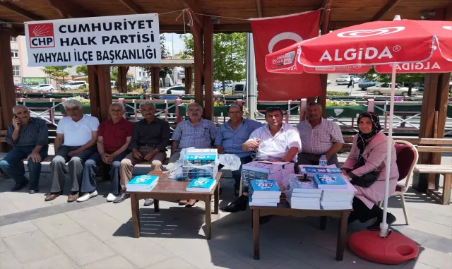 CHP Yahyalı İlçe Başkanlığı ücretsiz KPSS kitabı dağıttı CHP Yahyalı İlçe Başkanlığı ücretsiz KPSS kitabı dağıttı