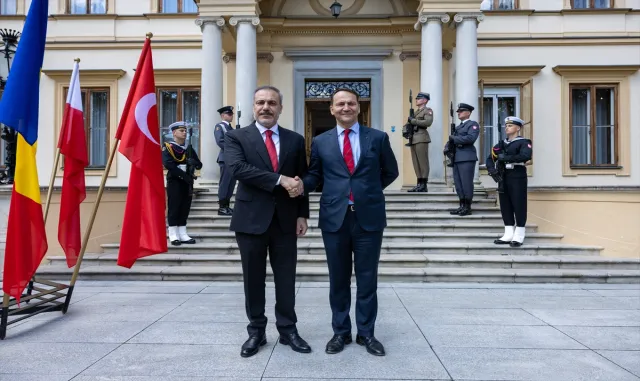 Dışişleri Bakanı Fidan, Varşova’da Polonyalı mevkidaşı Sikorski ile görüştü Dışişleri Bakanı Fidan, Varşova’da Polonyalı mevkidaşı Sikorski ile görüştü