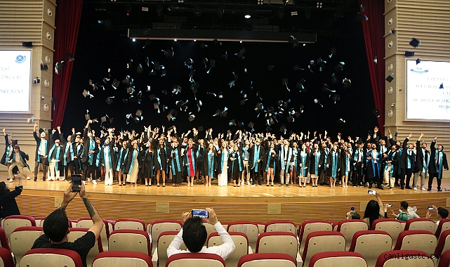 ERÜ Havacılık ve Uzay Bilimleri Fakültesi’nden 400 öğrenci mezun oldu ERÜ Havacılık ve Uzay Bilimleri Fakültesi’nden 400 öğrenci mezun oldu