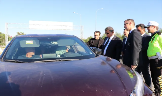 Eskişehir İl Emniyet Müdürü Ağırlar, bayram tatili dönüş trafiğini denetledi Eskişehir İl Emniyet Müdürü Ağırlar, bayram tatili dönüş trafiğini denetledi
