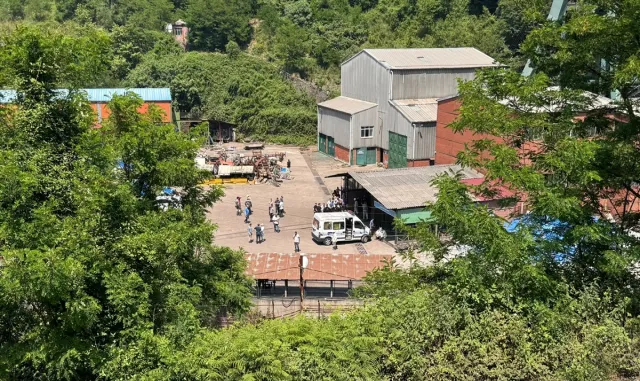 GÜNCELLEME - Zonguldak’ta maden ocağındaki göçükte mahsur kalan 2 işçiden 1’i öldü GÜNCELLEME - Zonguldak’ta maden ocağındaki göçükte mahsur kalan 2 işçiden 1’i öldü