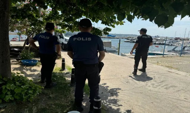 İstanbul’da denizde halıya sarılmış kadın cesedi bulundu İstanbul’da denizde halıya sarılmış kadın cesedi bulundu