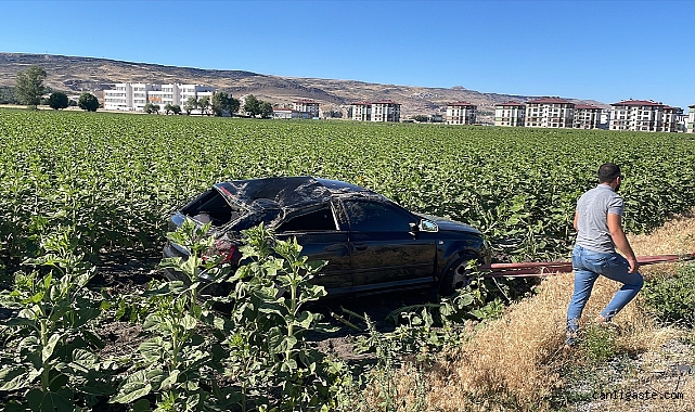 Kayseri’de otomobil takla attı! Sürücü yaralandı... Kayseri’de otomobil takla attı! Sürücü yaralandı...
