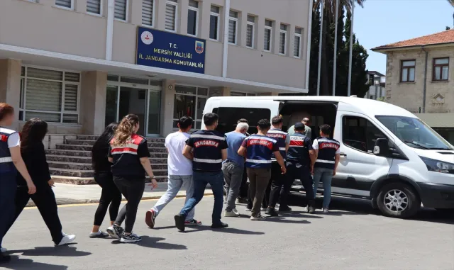 Mersin’de yasa dışı bahis operasyonunda 11 zanlı yakalandı Mersin’de yasa dışı bahis operasyonunda 11 zanlı yakalandı