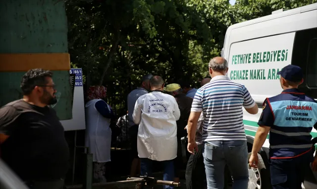 Muğla’da 3 kişiyi öldüren, 2 kişiyi yaralayan zanlı tutuklandı Muğla’da 3 kişiyi öldüren, 2 kişiyi yaralayan zanlı tutuklandı