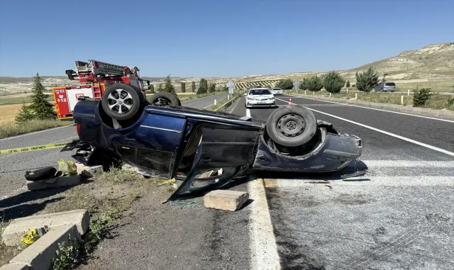 Nevşehir’de devrilen otomobildeki 5 kişi yaralandı Nevşehir’de devrilen otomobildeki 5 kişi yaralandı