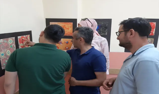 Sarıoğlan’da ebru sergisi açıldı Sarıoğlan’da ebru sergisi açıldı