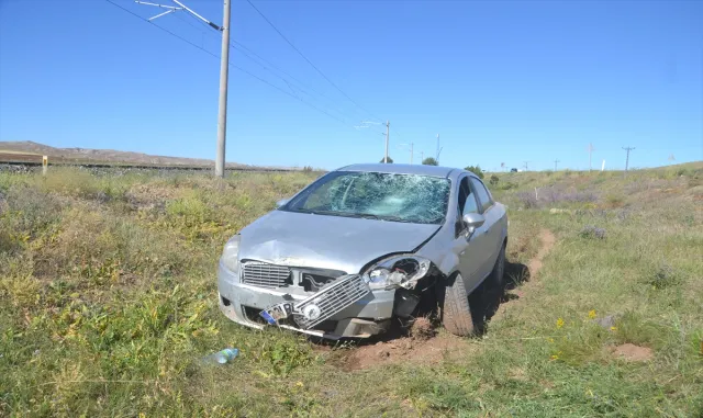 Sivas’ta şarampole düşen otomobildeki 4 kişi yaralandı Sivas’ta şarampole düşen otomobildeki 4 kişi yaralandı