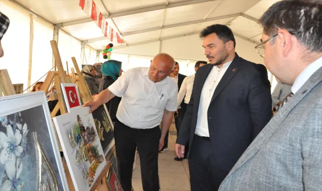 Sorgun Halk Eğitim Merkezi yıl sonu sergisi açıldı Sorgun Halk Eğitim Merkezi yıl sonu sergisi açıldı