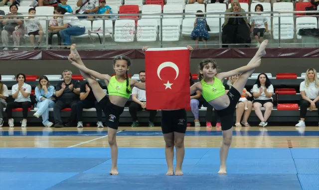 Trakya’da "yaz spor okulları"na 11 bin 500 öğrenci katıldı Trakya’da "yaz spor okulları"na 11 bin 500 öğrenci katıldı