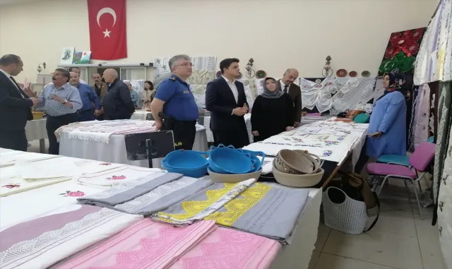 Zara’da halk eğitim kursiyerleri sergi açtı Zara’da halk eğitim kursiyerleri sergi açtı