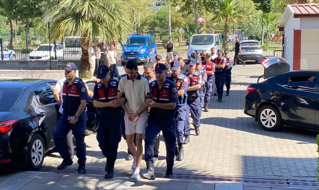 Aydın merkezli dolandırıcılık operasyonunda yakalanan 9 şüpheli tutuklandı Aydın merkezli dolandırıcılık operasyonunda yakalanan 9 şüpheli tutuklandı