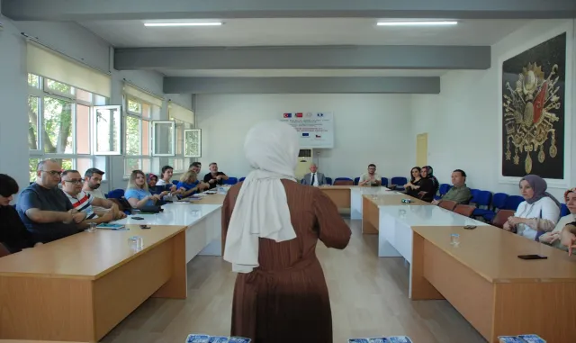 Eskişehir’de kamu personelleri işaret dili eğitimi alıyor Eskişehir’de kamu personelleri işaret dili eğitimi alıyor