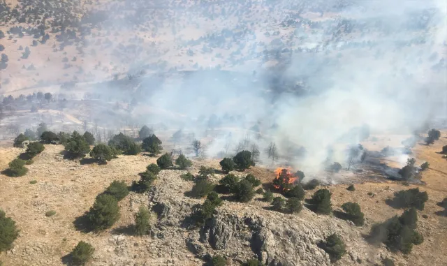 Kahramanmaraş’ta çıkan orman yangınına müdahale ediliyor Kahramanmaraş’ta çıkan orman yangınına müdahale ediliyor