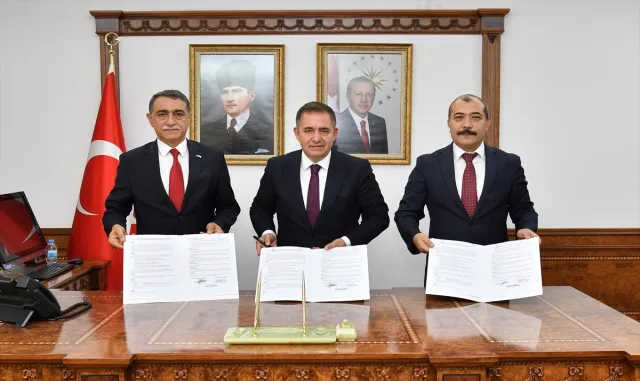 Kırşehir’de "Dijital sıfır atık iş birliği protokolü" imzalandı Kırşehir’de "Dijital sıfır atık iş birliği protokolü" imzalandı