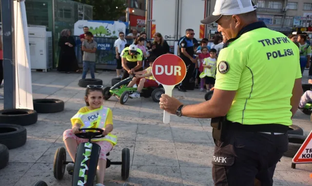 Kırşehir’de öğrencilere trafik kuralları anlatıldı Kırşehir’de öğrencilere trafik kuralları anlatıldı