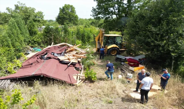 Kocaeli’de ruhsatsız 11 yapı yıkıldı Kocaeli’de ruhsatsız 11 yapı yıkıldı