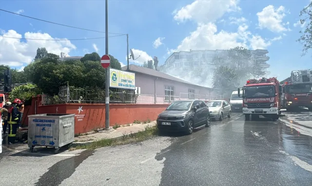 Küçükçekmece’de yangın çıkan cemevi hasar gördü Küçükçekmece’de yangın çıkan cemevi hasar gördü