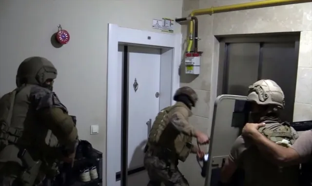 Mersin merkezli 7 ildeki FETÖ operasyonunda 6 zanlı tutuklandı Mersin merkezli 7 ildeki FETÖ operasyonunda 6 zanlı tutuklandı