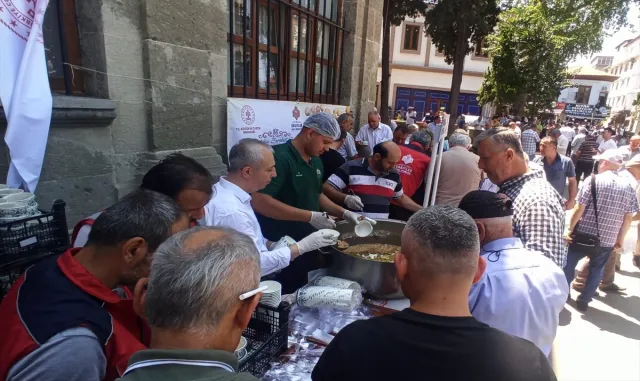 Samsun’da muharrem ayı dolayısıyla aşure dağıtıldı Samsun’da muharrem ayı dolayısıyla aşure dağıtıldı
