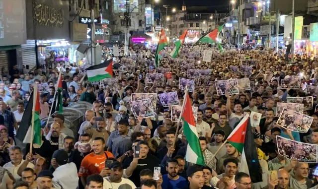 Ürdün’de, İsrail saldırıları altındaki Gazze’ye destek gösterisi düzenlendi Ürdün’de, İsrail saldırıları altındaki Gazze’ye destek gösterisi düzenlendi