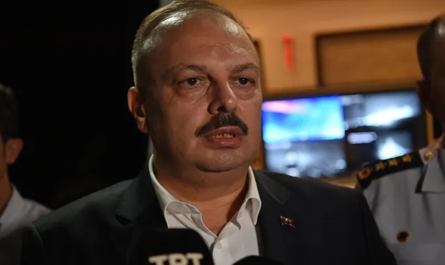 Aydın’daki orman yangınına havadan ve karadan müdahale sürüyor Aydın’daki orman yangınına havadan ve karadan müdahale sürüyor
