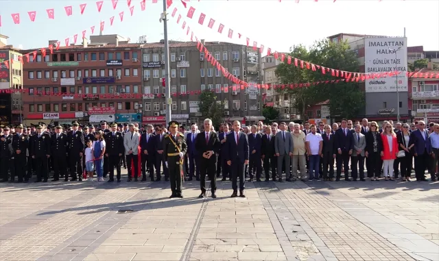 Büyük Zafer’in 102. yılı İç Anadolu’da 7 ilde törenlerle kutlandı Büyük Zafer’in 102. yılı İç Anadolu’da 7 ilde törenlerle kutlandı