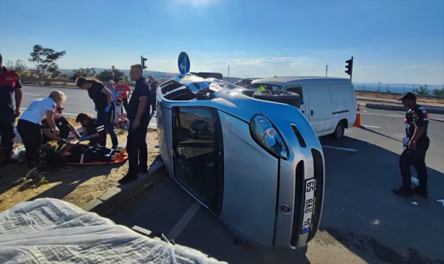 Çanakkale’de otomobille minibüsün çarpıştığı kazada 7 kişi yaralandı Çanakkale’de otomobille minibüsün çarpıştığı kazada 7 kişi yaralandı