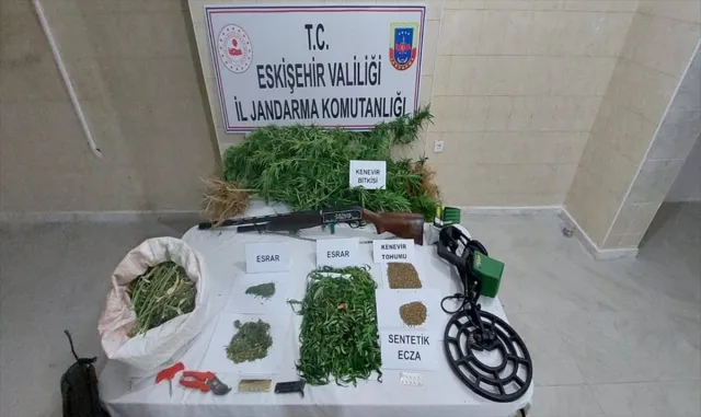 Eskişehir’de uyuşturucu madde yetiştiren 1 kişi yakalandı Eskişehir’de uyuşturucu madde yetiştiren 1 kişi yakalandı