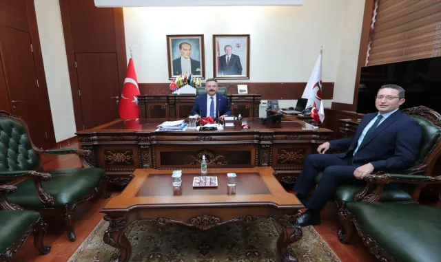 Eskişehir Valisi Aksoy, Tapu ve Kadastro Bölge Müdür Vekili Yıldırım’ı kabul etti Eskişehir Valisi Aksoy, Tapu ve Kadastro Bölge Müdür Vekili Yıldırım’ı kabul etti