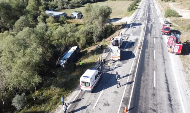 GÜNCELLEME - Erzincan’da yolcu otobüsünün devrildiği kazada 1 kişi öldü, 33 kişi yaralandı GÜNCELLEME - Erzincan’da yolcu otobüsünün devrildiği kazada 1 kişi öldü, 33 kişi yaralandı