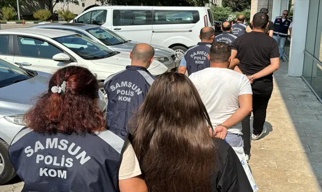GÜNCELLEME - Samsun’da kuyumcuya yönelik silahlı saldırı girişimi ile ilgili 4 şüpheli tutuklandı GÜNCELLEME - Samsun’da kuyumcuya yönelik silahlı saldırı girişimi ile ilgili 4 şüpheli tutuklandı