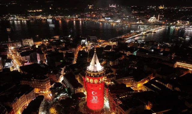 İstanbul’da tarihi mekanlara "30 Ağustos Zafer Bayramı" ışıklandırması İstanbul’da tarihi mekanlara "30 Ağustos Zafer Bayramı" ışıklandırması