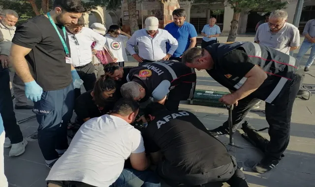 Kars’ta oyun oynarken bacağı tahliye borusuna sıkışan çocuk kurtarıldı Kars’ta oyun oynarken bacağı tahliye borusuna sıkışan çocuk kurtarıldı