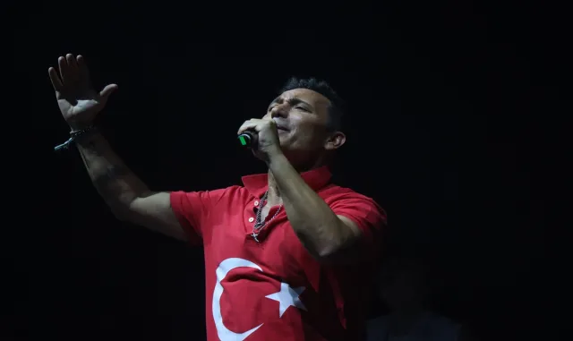 Mustafa Sandal, Bursa’da konser verdi Mustafa Sandal, Bursa’da konser verdi