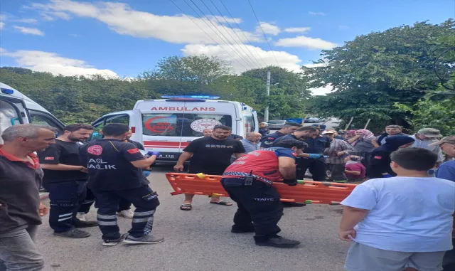Sakarya’da pat patın devrilmesi sonucu 10 kişi yaralandı Sakarya’da pat patın devrilmesi sonucu 10 kişi yaralandı