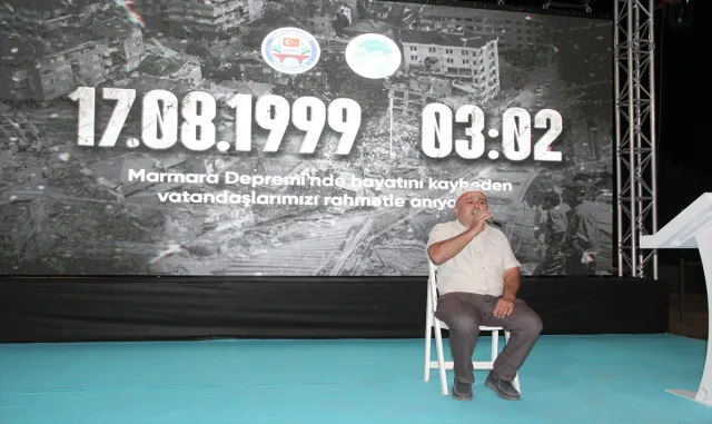 Sakarya ve Kocaeli’de depremde hayatını kaybedenler dualarla anıldı Sakarya ve Kocaeli’de depremde hayatını kaybedenler dualarla anıldı