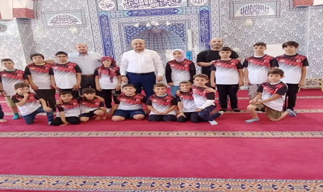 Ulaş’ta Kur’an kursu öğrencileri "iyilik kumbarasına" yoğun ilgi gösterdi Ulaş’ta Kur’an kursu öğrencileri "iyilik kumbarasına" yoğun ilgi gösterdi