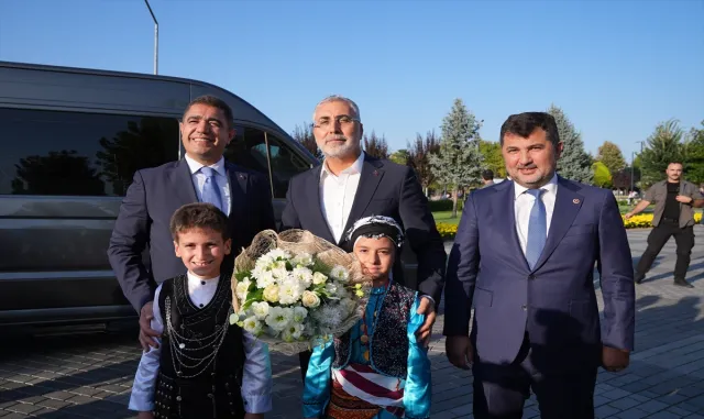 Bakan Işıkhan, AK Parti Düzce İl Başkanlığında konuştu: Bakan Işıkhan, AK Parti Düzce İl Başkanlığında konuştu: