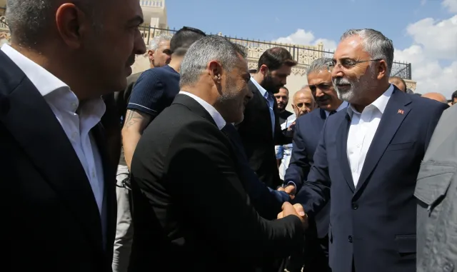Bakan Işıkhan, Mardin’de barış yemeğine katıldı, çeşitli ziyaretlerde bulundu Bakan Işıkhan, Mardin’de barış yemeğine katıldı, çeşitli ziyaretlerde bulundu