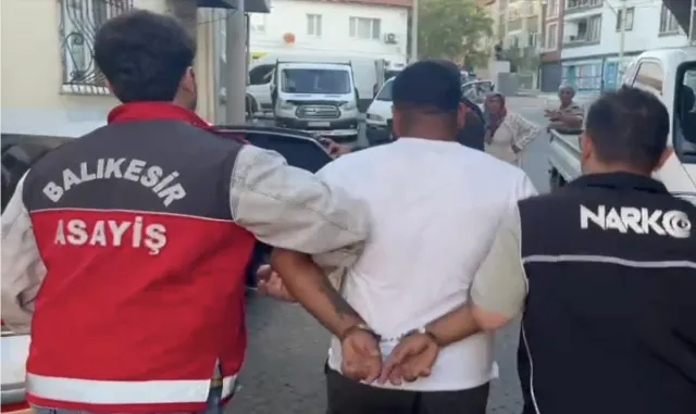 Balıkesir merkezli uyuşturucu operasyonunda yakalanan 50 şüpheli tutuklandı Balıkesir merkezli uyuşturucu operasyonunda yakalanan 50 şüpheli tutuklandı